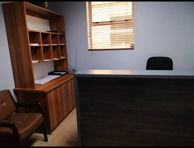 436M² OFFICE FOR SALE IN RUSTENBURG CENTRAL